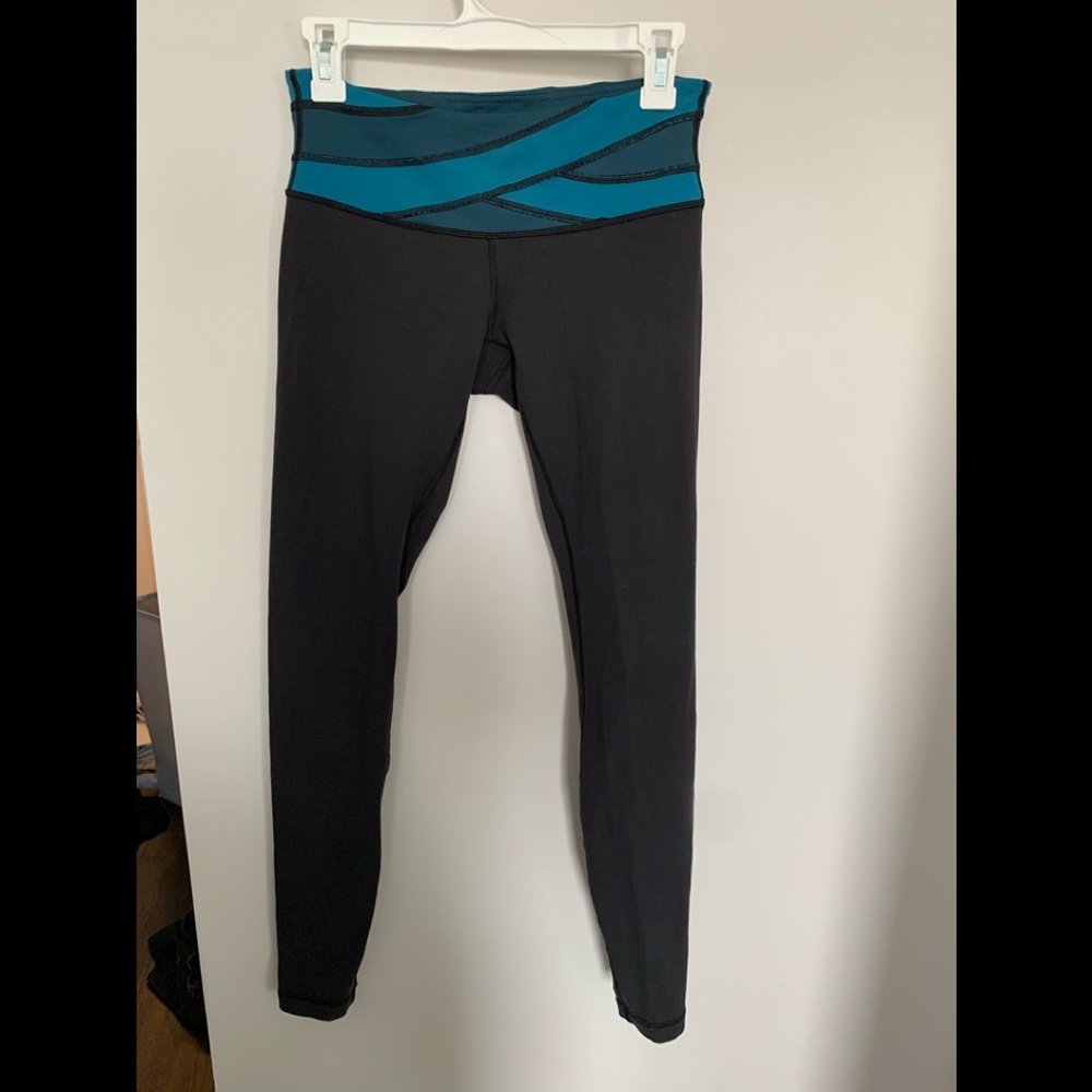 Lululemon Black Wunder Under Leggings Size: 6